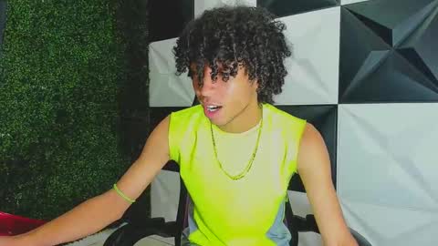 Snapshot of xion_ez chatting on 5, 10, 2025 xion_ez online show from 5, 10, 2025