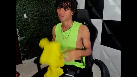 Snapshot of xion_ez chatting on 7, 10, 2025 xion_ez online show from 7, 10, 2025