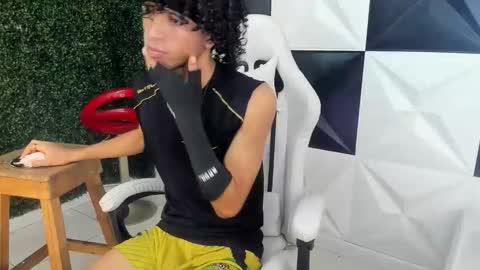 Snapshot of xion_ez chatting on 19, 12, 2025 xion_ez online show from 19, 12, 2025