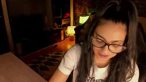 Snapshot of xlaracroftx chatting on 4, 2, 2026 Lara online show from 4, 2, 2026