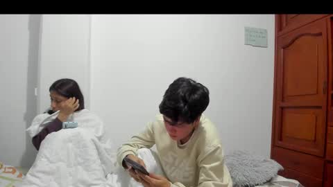 We are Lana. the one with short hair and vanessa girl with long hair online show from 22, 12, 2024