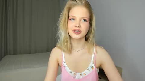 Snapshot of xloe_queen chatting on 23, 2, 2026 Chloe online show from 23, 2, 2026