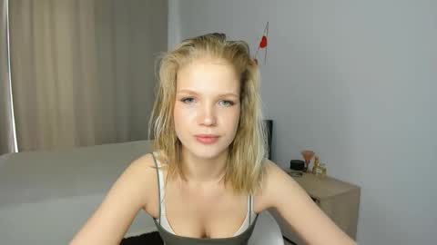 Snapshot of xloe_queen chatting on 2, 3, 2026 Chloe online show from 2, 3, 2026