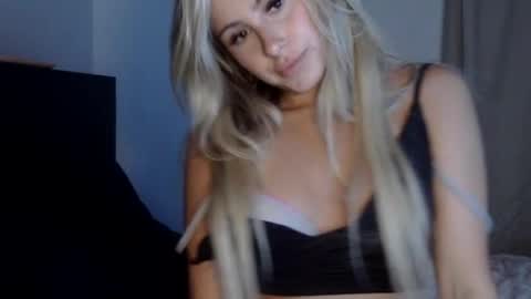 Snapshot of xoxolala32 chatting on 10, 7, 2026 Lacey Loo online show from 10, 7, 2026