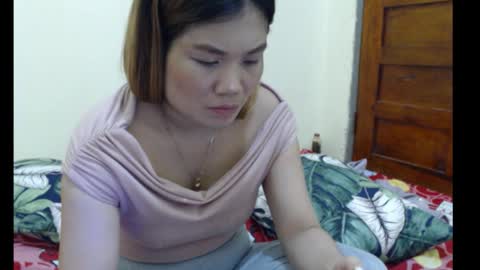 Snapshot of xsexyhotmomma69x chatting on 7, 2, 2026 merayel online show from 7, 2, 2026