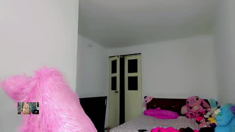 Snapshot of xthesexyboyx chatting on 6, 2, 2025 Femboy Exotic online show from 6, 2, 2025