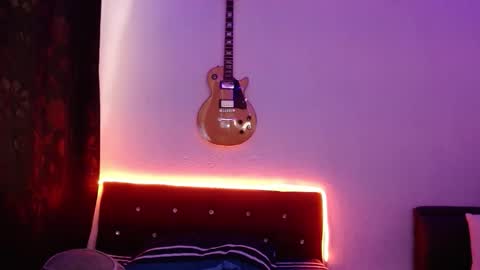 Snapshot of xx_johnson_xx chatting on 21, 9, 2025 VALE online show from 21, 9, 2025