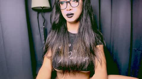 Lara online show from 4, 12, 2024