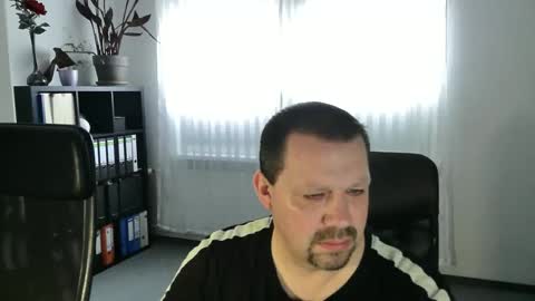 Snapshot of xxstrikerxx chatting on 25, 2, 2026 Eddi online show from 25, 2, 2026