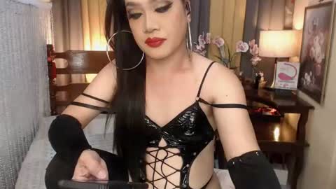 Snapshot of xxxmiss_cathyxxx chatting on 11, 6, 2026 QUEENCY online show from 11, 6, 2026
