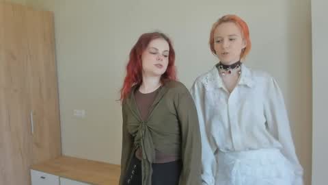 Snapshot of yajairamichaux chatting on 7, 6, 2026 Gina and Mia online show from 7, 6, 2026
