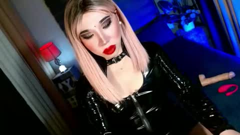Snapshot of yan2xcumsalotxx chatting on 16, 10, 2025 REYAN online show from 16, 10, 2025