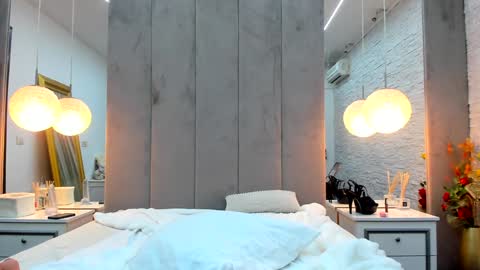 Yana  online show from 1, 1, 2025