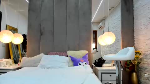 Yana  online show from 4, 3, 2025