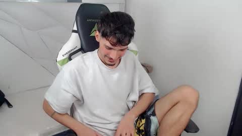 Snapshot of yankeee_ chatting on 26, 11, 2025 DANILO online show from 26, 11, 2025