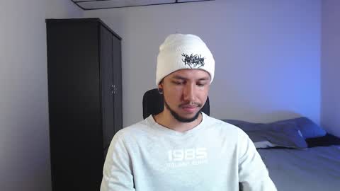 Snapshot of yeff_stone chatting on 8, 10, 2025 yeff online show from 8, 10, 2025