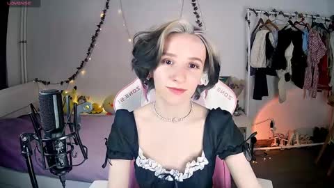 Snapshot of yellow_songbird chatting on 2, 3, 2025 Liya online show from 2, 3, 2025