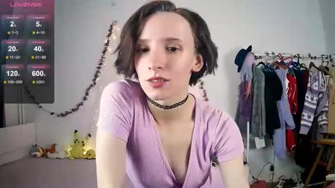 Snapshot of yellow_songbird chatting on 27, 9, 2025 Liya online show from 27, 9, 2025