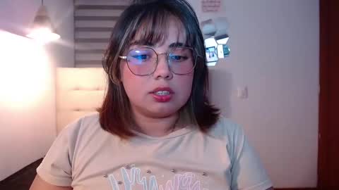 Snapshot of yini_angel07 chatting on 20, 11, 2025 hii i am yini online show from 20, 11, 2025