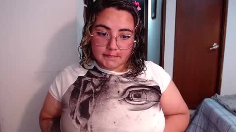 Snapshot of yini_angel07 chatting on 20, 2, 2026 hii i am yini online show from 20, 2, 2026