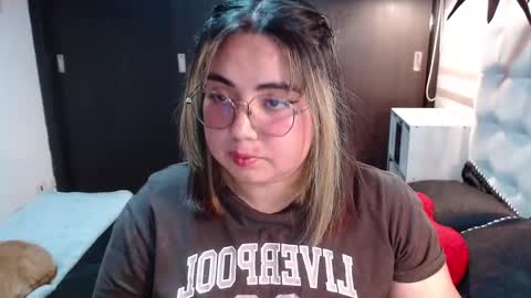 Snapshot of yini_angel07 chatting on 9, 3, 2026 hii i am yini online show from 9, 3, 2026