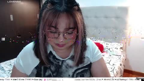 Snapshot of yini_angel07 chatting on 7, 4, 2026 hii i am yini online show from 7, 4, 2026