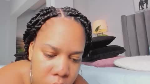 roxie reyes  online show from 8, 10, 2025