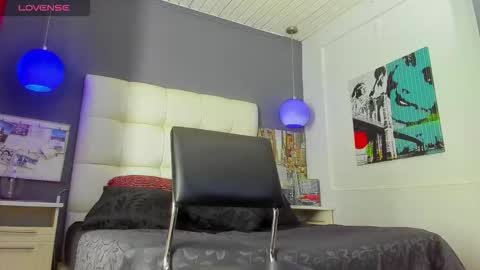 Yiyo online show from 10, 11, 2025