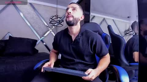 Yiyo online show from 14, 4, 2026