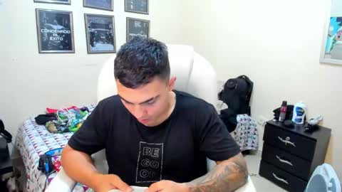 Snapshot of yker18 chatting on 24, 12, 2024 yker online show from 24, 12, 2024