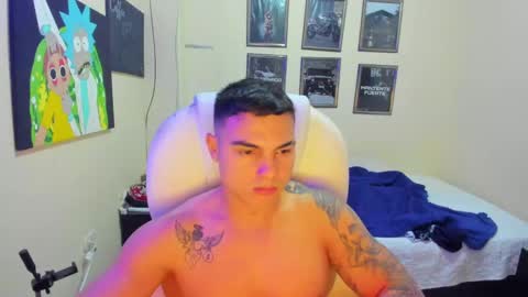 Snapshot of yker18 chatting on 4, 1, 2025 yker online show from 4, 1, 2025