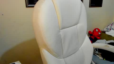 Snapshot of yker18 chatting on 20, 10, 2025 yker online show from 20, 10, 2025