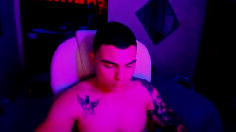 Snapshot of yker18 chatting on 10, 11, 2025 yker online show from 10, 11, 2025