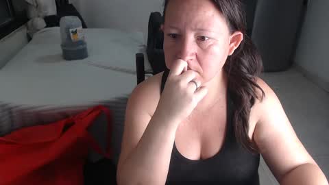 Snapshot of yohis_kiut25 chatting on 23, 1, 2025 yohis online show from 23, 1, 2025