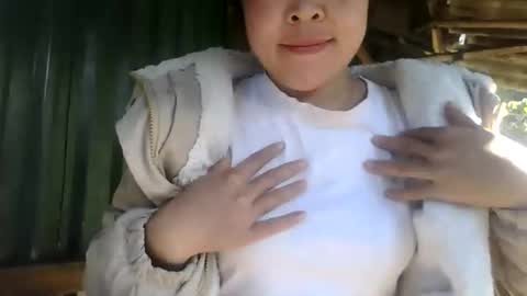 Snapshot of yongmi_ chatting on 23, 11, 2025 yongmi_ online show from 23, 11, 2025