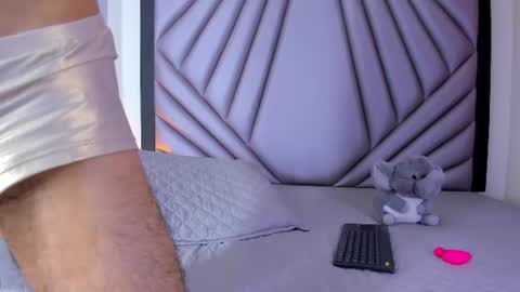 Snapshot of yoss_kink chatting on 2, 7, 2026 Yoss Kink online show from 2, 7, 2026