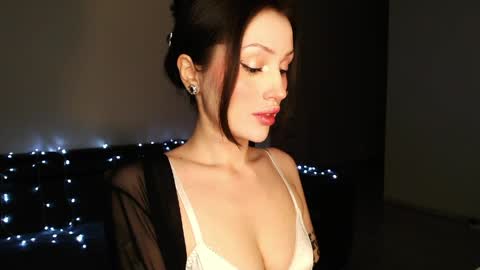 Snapshot of you_deserve chatting on 10, 4, 2026 Sophie online show from 10, 4, 2026
