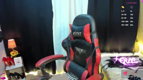 YourSeductiveWife online show from 2, 2, 2025