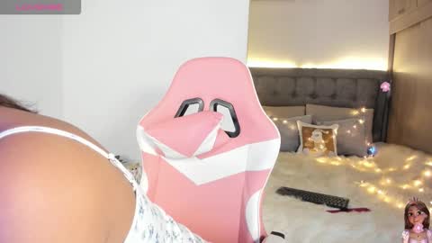 Snapshot of your_favorite_doll_ chatting on 29, 11, 2025 Eliza online show from 29, 11, 2025