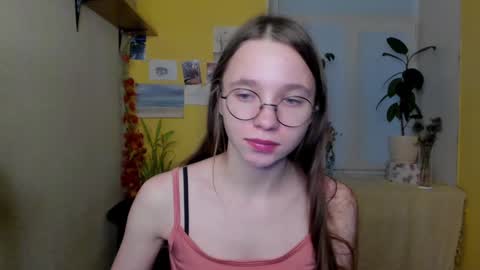 Snapshot of your_leslie chatting on 16, 12, 2024 Leslie online show from 16, 12, 2024