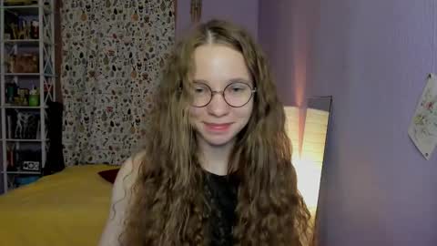 Snapshot of your_leslie chatting on 15, 9, 2025 Leslie online show from 15, 9, 2025