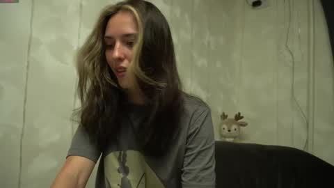 Snapshot of your_little_flexible_girl chatting on 8, 5, 2026 Meri online show from 8, 5, 2026