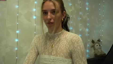 Snapshot of your_little_flexible_girl chatting on 21, 5, 2026 Meri online show from 21, 5, 2026