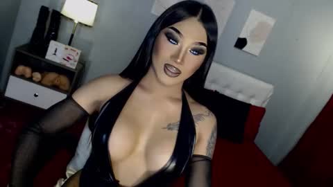 TRICXIEBELLE online show from 2, 12, 2025