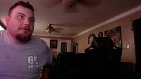 Snapshot of youraveragemomanddad chatting on 1, 7, 2026 youraveragemomanddad online show from 1, 7, 2026