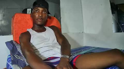 Yourdaddy2005 online show from 13, 4, 2026