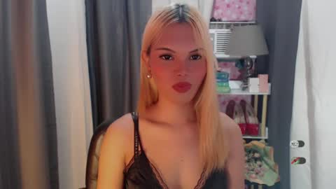 Snapshot of yourlovekylie chatting on 27, 6, 2026 KYLIE MORE online show from 27, 6, 2026