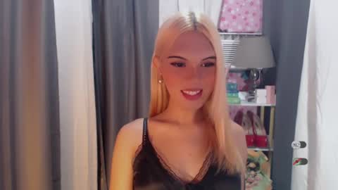 Snapshot of yourlovekylie chatting on 9, 7, 2026 KYLIE MORE online show from 9, 7, 2026