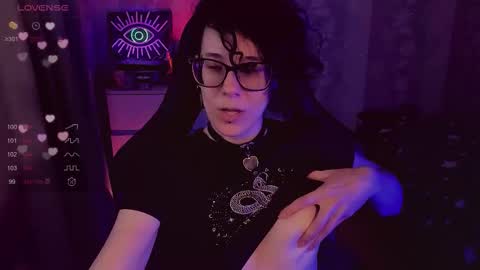 Snapshot of yourscosmic chatting on 4, 11, 2025 Yours Cosmic online show from 4, 11, 2025