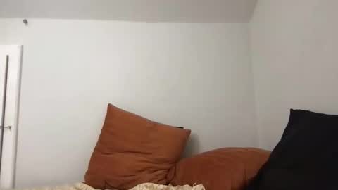 YoursTrulyBella online show from 1, 4, 2026